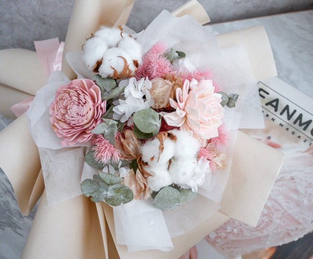 Preserved flower bouquet--strawberry milk (comes with bag and light string)  - Shop yunyuflower Dried Flowers & Bouquets - Pinkoi