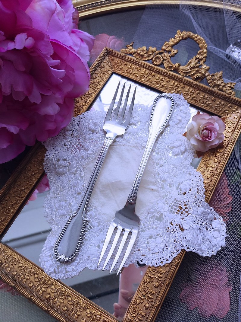 Gold and silverware cutlery French made 1930 double-sided carved dessert fork salad fork two pairs - ช้อนส้อม - เงิน สีเงิน
