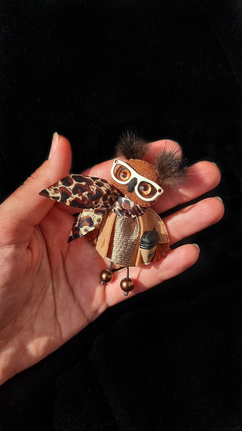 Owl brooch made of felt with fur. Brooch bird. textile owl - Brooches - Other Materials Brown