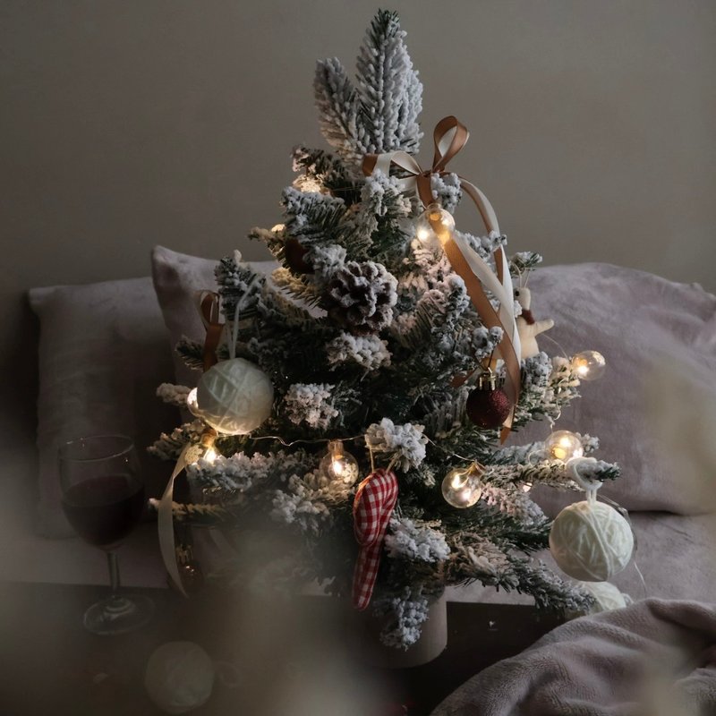 2024 Korean Christmas material package combination, simulated snowy Christmas tree, Christmas cloth hanging decorations, Christmas gift box - จัดดอกไม้/ต้นไม้ - วัสดุอื่นๆ หลากหลายสี