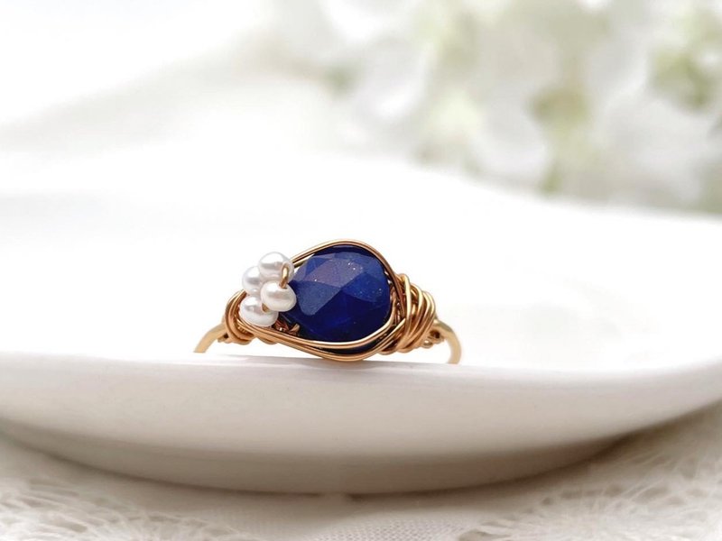 Retro moon - ラピスラズリと淡水パールのワイヤーリング - リング・指輪 - 宝石 ブルー