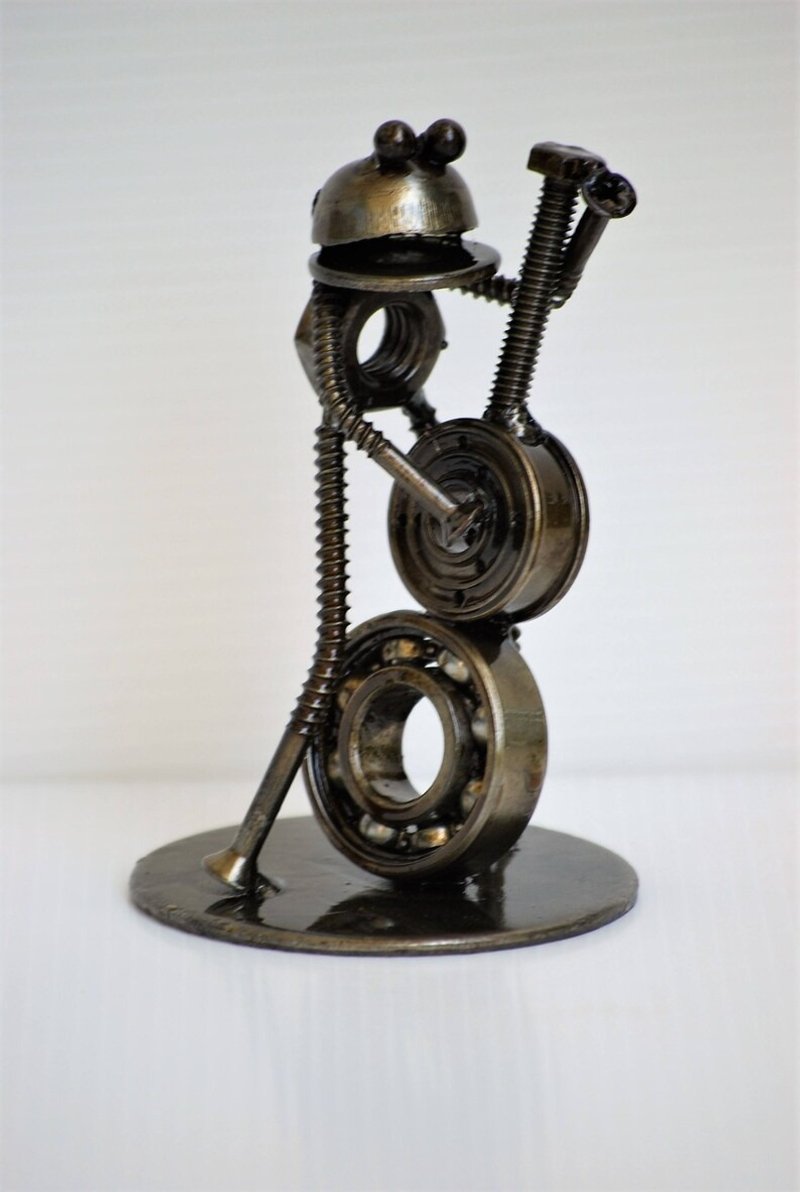 Frog Play Cello Scrap Metal Sculpture, Gift For Anniversary, Welding Sculpture - 擺飾/家飾品 - 其他金屬 