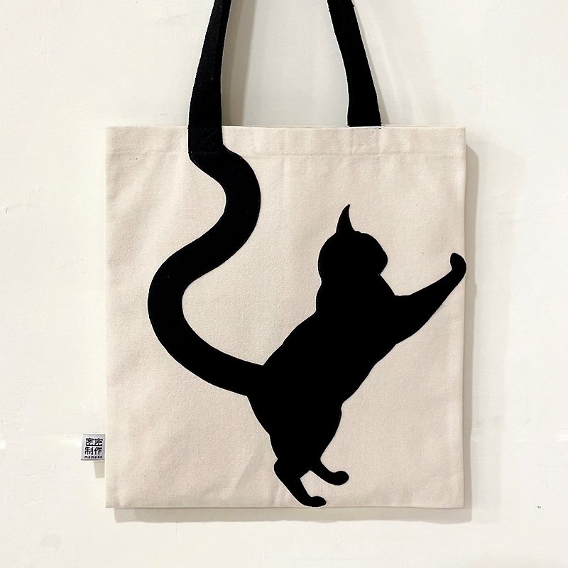 【Cat is not a print】Wall-climbing cat, canvas bag - กระเป๋าแมสเซนเจอร์ - ผ้าฝ้าย/ผ้าลินิน ขาว