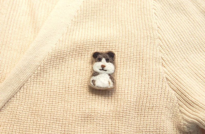 Terrier dog / Bulldog wool Embroidery illustration pin(1P) - เข็มกลัด - ขนแกะ ขาว