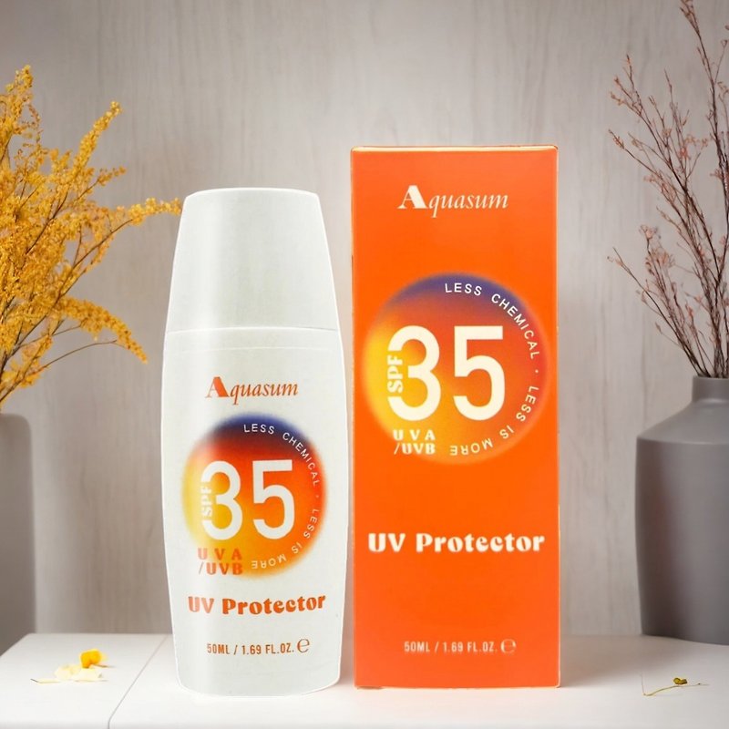 Hong Kong Aquasum UV Protector SPF35 (50ml) with VITAMIN E + ESSENTIAL OIL - ครีมกันแดด - สารสกัดไม้ก๊อก 