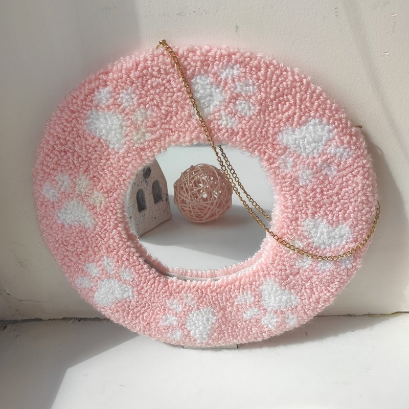 Wall mirror with punch needle embroidery Pink cat paws - Wall Décor - Other Materials Pink