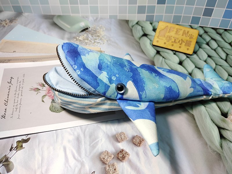 海洋生物袋物系列-韓國布料手作藍海花紋鯨魚筆袋-鯨魚款筆袋 - 筆盒/筆袋 - 棉．麻 