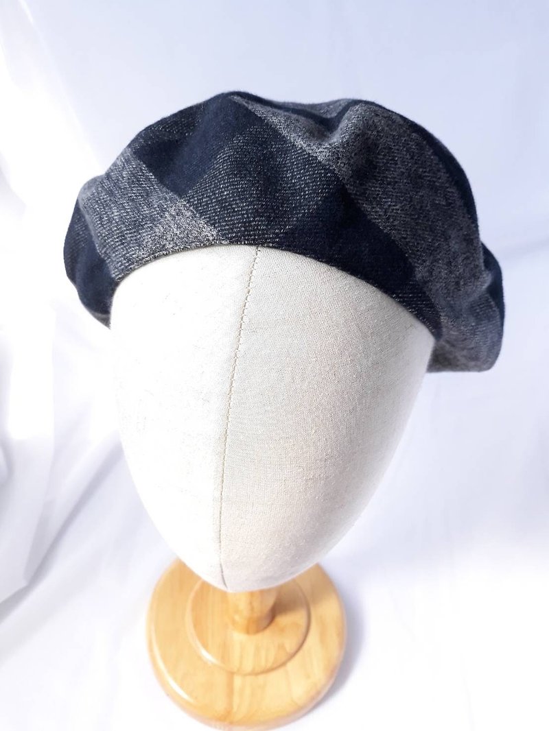 Black and gray checkered cotton beret hat (Beret) - หมวก - ผ้าฝ้าย/ผ้าลินิน สีดำ