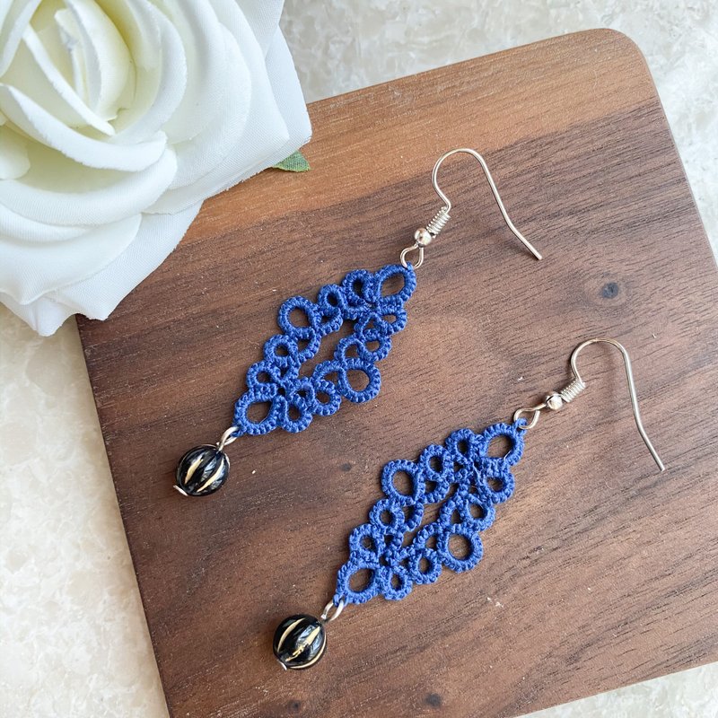 Hand Woven Diamond Blue Earrings - ต่างหู - ผ้าฝ้าย/ผ้าลินิน สีน้ำเงิน