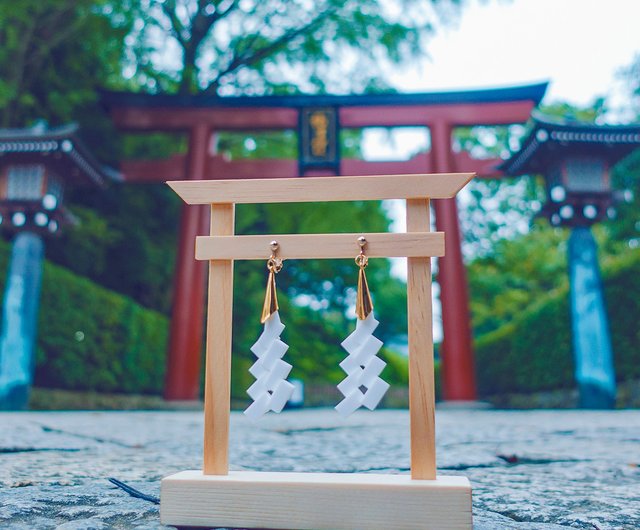 日本神社風耳環系列 神社紙垂 姊妹閨蜜不對稱愛死款 一對 設計館馬尾小雀斑 耳環 耳夾 Pinkoi