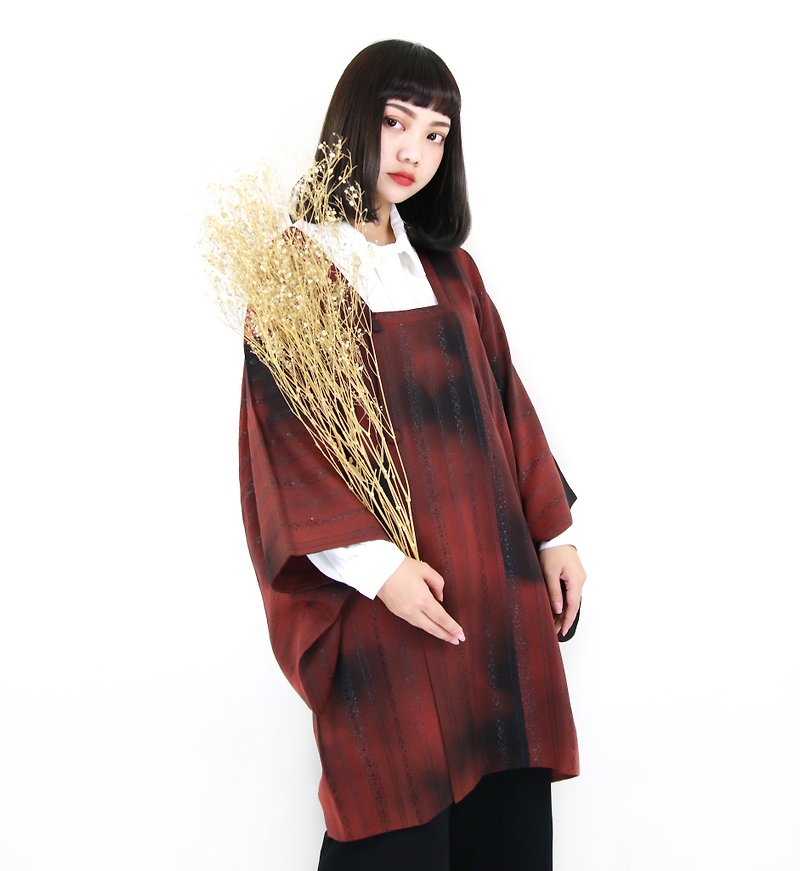 Back to Green::日本帶回 夜色紅黑暈染 vintage kimono (KBI-58) - 外套/大衣 - 絲．絹 