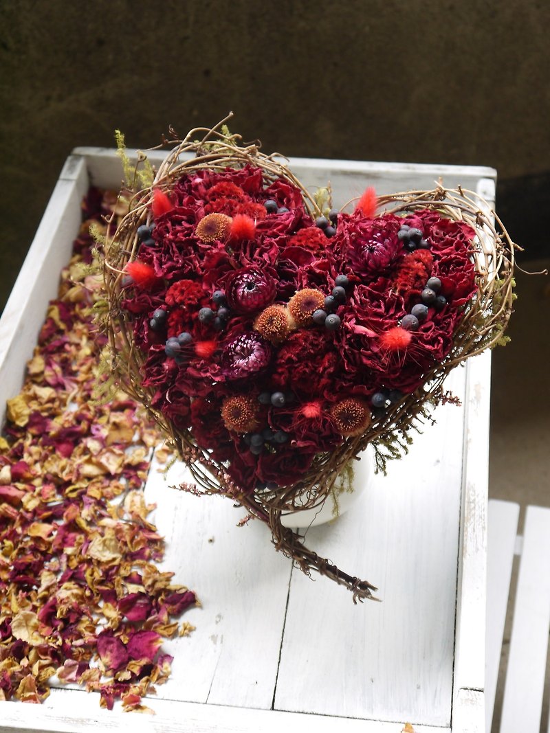 Love baby 999. Love shape. Valentine's birthday dry flower gift - ช่อดอกไม้แห้ง - พืช/ดอกไม้ สีแดง