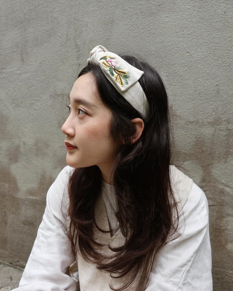 Hand embroidered bow headband - เครื่องประดับผม - ผ้าฝ้าย/ผ้าลินิน 