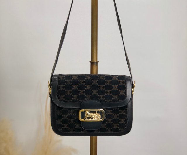 【CELINE】1点限定★Triomphe Medium スエード メッセンジャー CELINE】1点限定☆Triomphe Medium スエード メッセンジャー