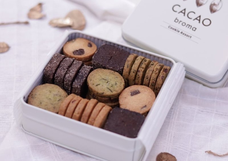 [Direct from Japan] CACAObroma Original Handmade Cookie Tin, 3 Types, 34 Pieces, G-012 - Handmade Cookies - Fresh Ingredients Brown