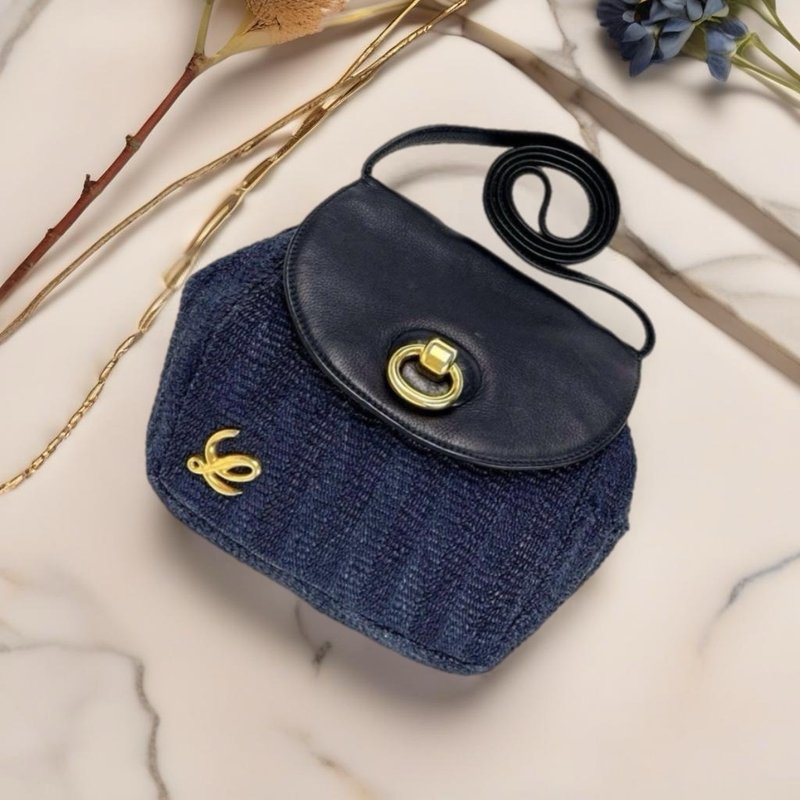 Rare second-hand Loewe navy blue and black woven color block side cross-body leather small bag shoulder handbag - กระเป๋าแมสเซนเจอร์ - หนังแท้ สีน้ำเงิน