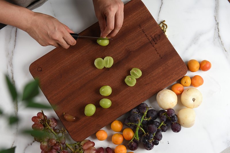 Chopping board ebony + brass handle double-sided raw and cooked texture solid wood whole wood cutting - Serving Trays & Cutting Boards - Wood 