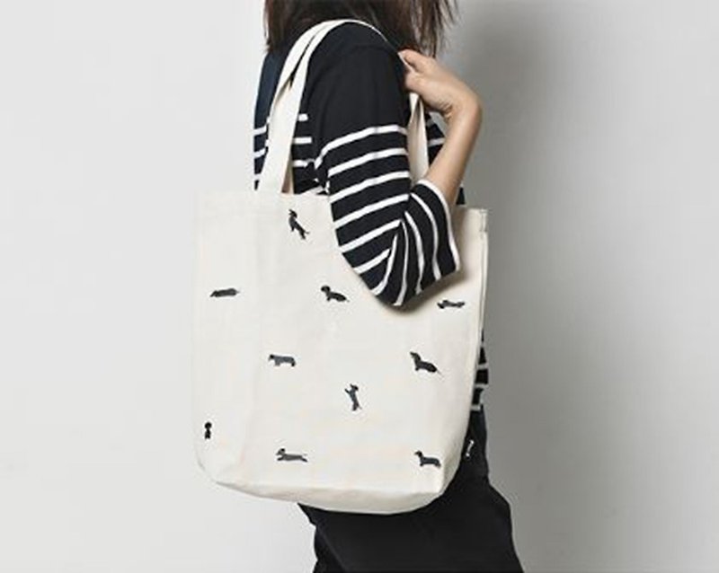 Dachshund single shoulder portable dual-use embroidery canvas bag - Messenger Bags & Sling Bags - Cotton & Hemp White