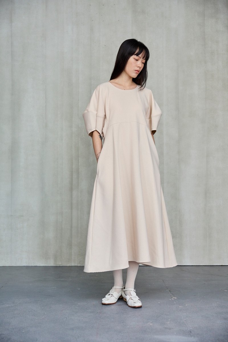 round neck puff sleeve dress - ชุดเดรส - เส้นใยสังเคราะห์ 