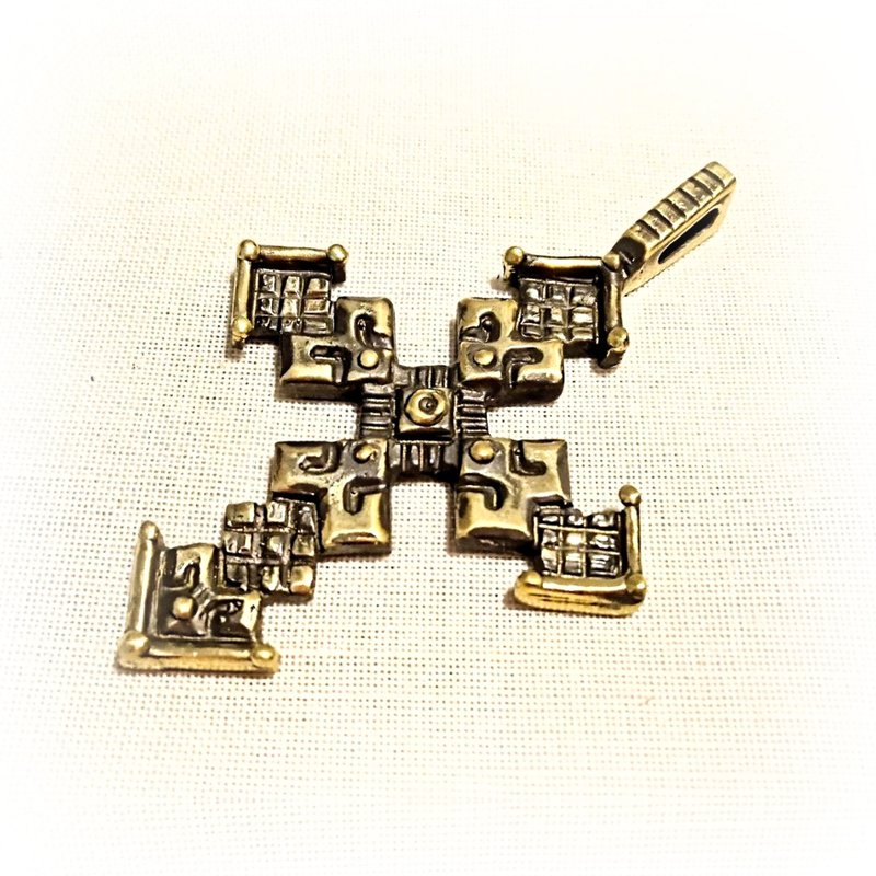 Brass cross necklace pendant,Vintage Brass Cross,mediewal Brass Cross Pendant - 吊飾/掛飾 - 銅/黃銅 金色