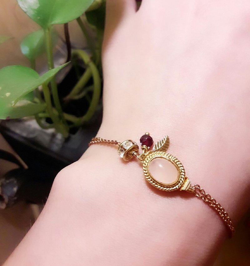 wristband. Pink crystal*red garnet*leaf zircon brass double bracelet - สร้อยข้อมือ - โลหะ สีเหลือง