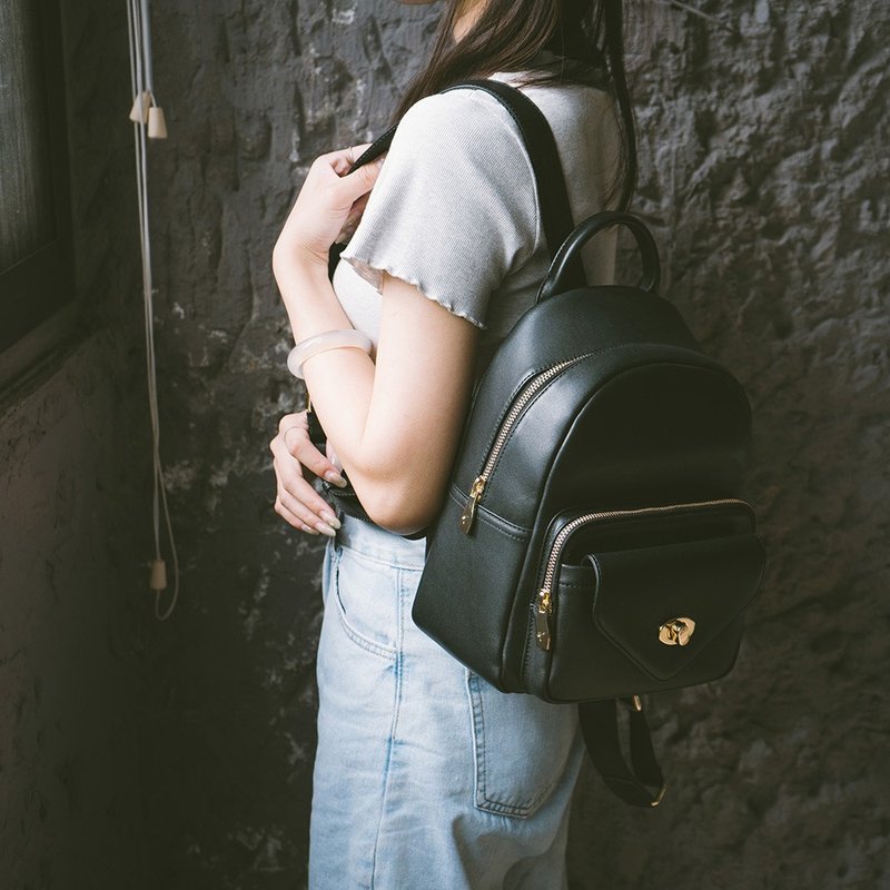 Pretty leather backpack 22311 black - กระเป๋าเป้สะพายหลัง - หนังแท้ สีดำ