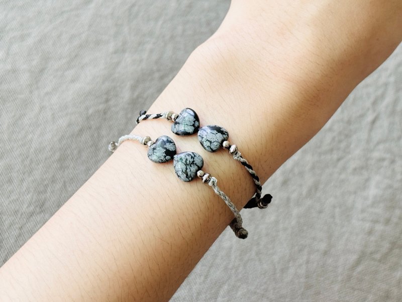 Snowflake Obsidian Heart/Braided Rope Bracelet - สร้อยข้อมือ - คริสตัล สีเทา