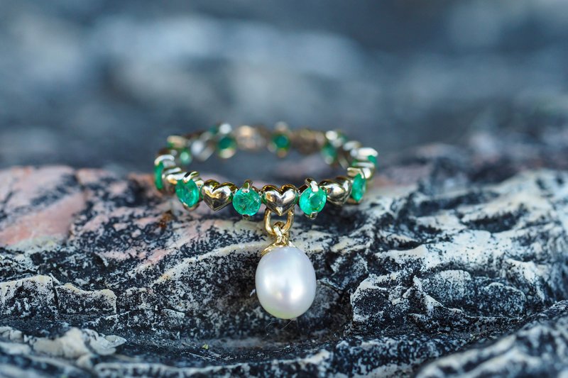 14k gold eternity ring with emeralds and pearl - 戒指 - 貴金屬 金色
