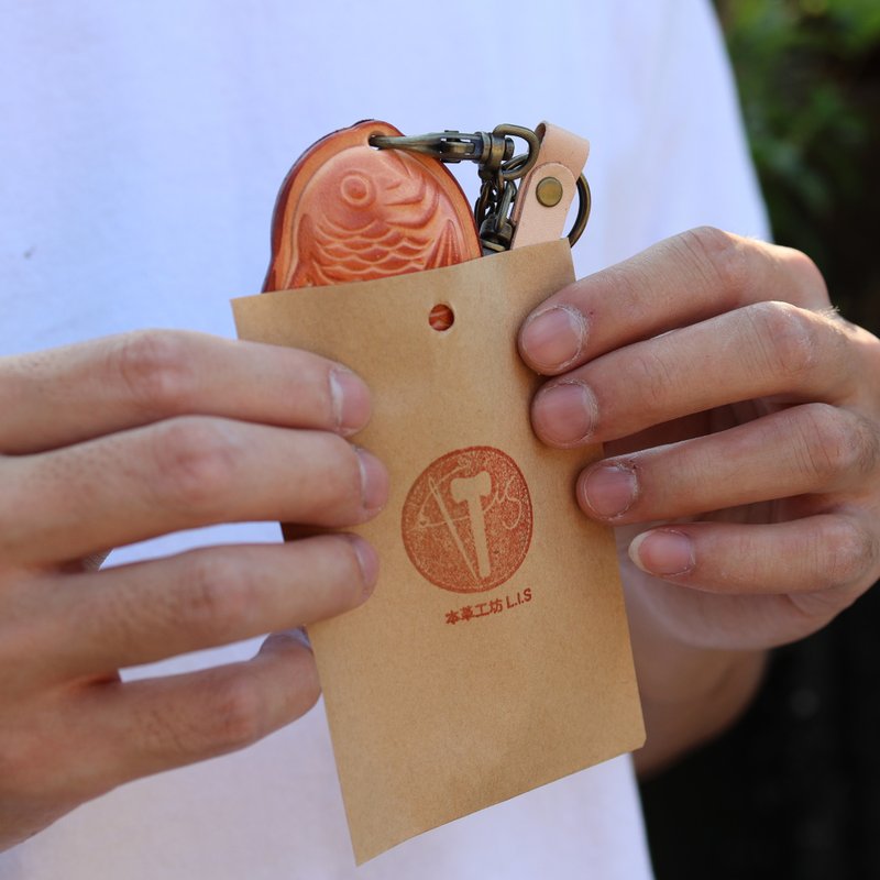 【客製化刻字】迷你一口鯛魚燒鑰匙圈 |  磁扣保護套 |  聖誕節禮 - 吊飾/掛飾 - 真皮 