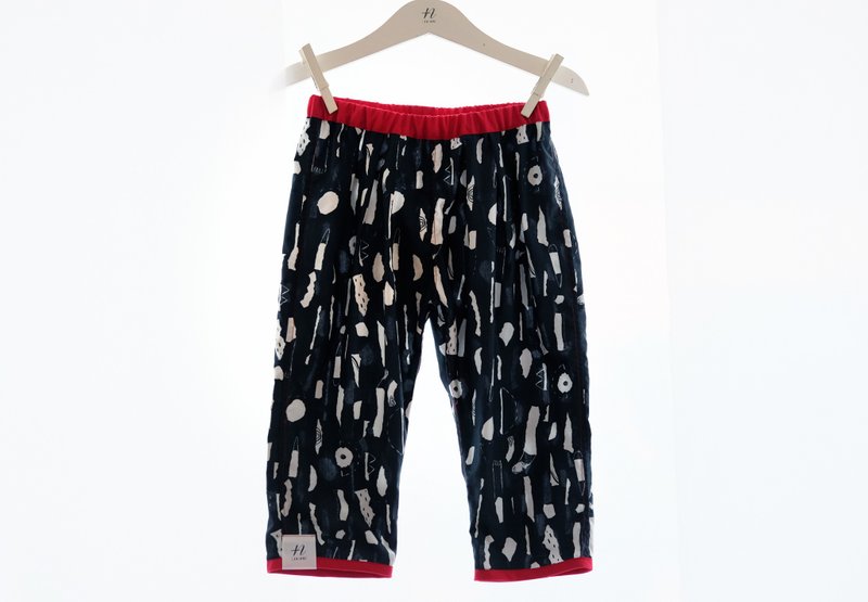 Black, white and red discounted cropped trousers || Children's clothing / pure cotton / hand-painted collage printing / limited hand-made - กางเกง - ผ้าฝ้าย/ผ้าลินิน สีดำ