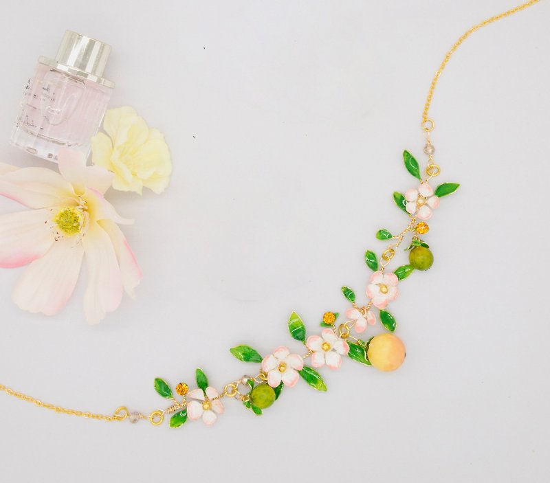 Aramore small white flowers and small fruit necklace ﹝ single production ﹞ - สร้อยคอ - วัสดุอื่นๆ 