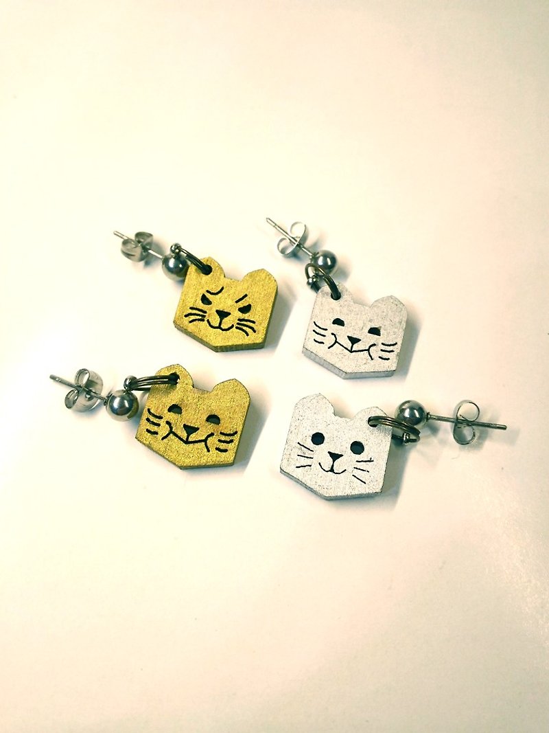 [Meow meow gold and silver earrings] 3 playful facial expression meow meow - Earrings & Clip-ons - Wood 