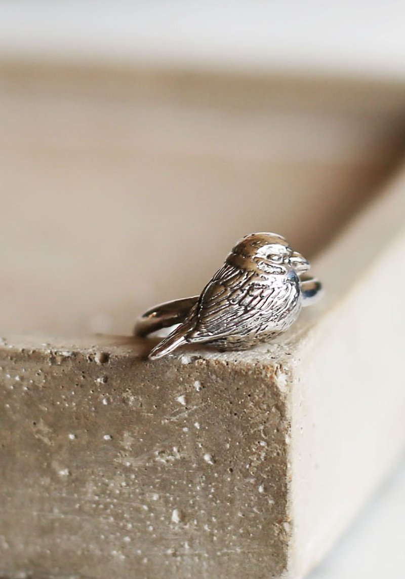 Petite Fille Handmade Silver Small Sparrow Sterling Silver Ring - แหวนทั่วไป - โลหะ สีเงิน