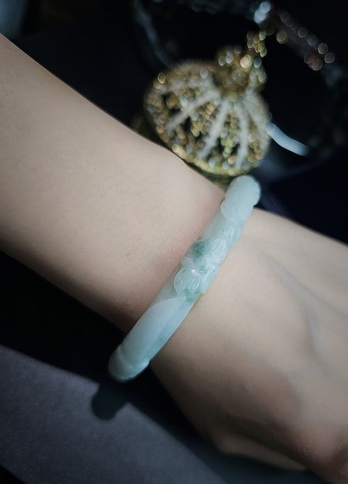 Luien路安翡翠 吉祥•富貴•幸福|牛奶淡果綠飄花鳳凰花雕|緬甸A貨翡翠手鐲#58
