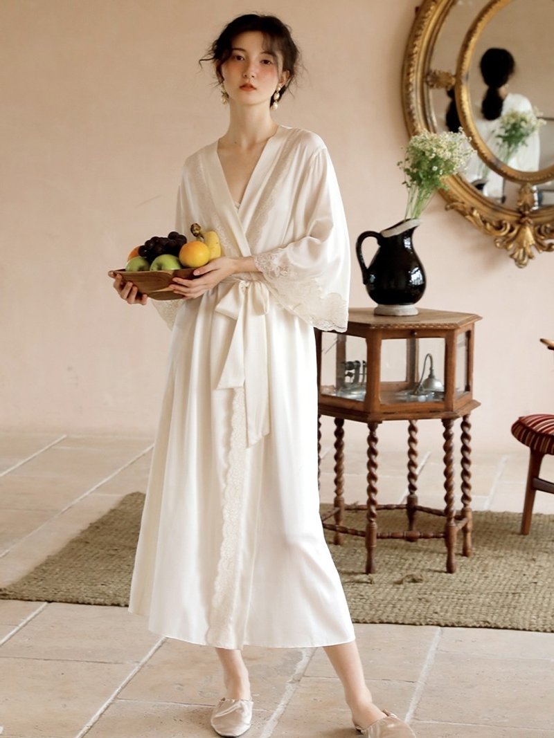 French minimalist silk home wear robe - ชุดนอน/ชุดอยู่บ้าน - ผ้าไหม ขาว