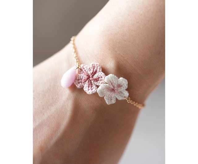 かぎ針編みの桜ピンクのブレスレット | 織物ジュエリー | ハンドメイドジュエリー