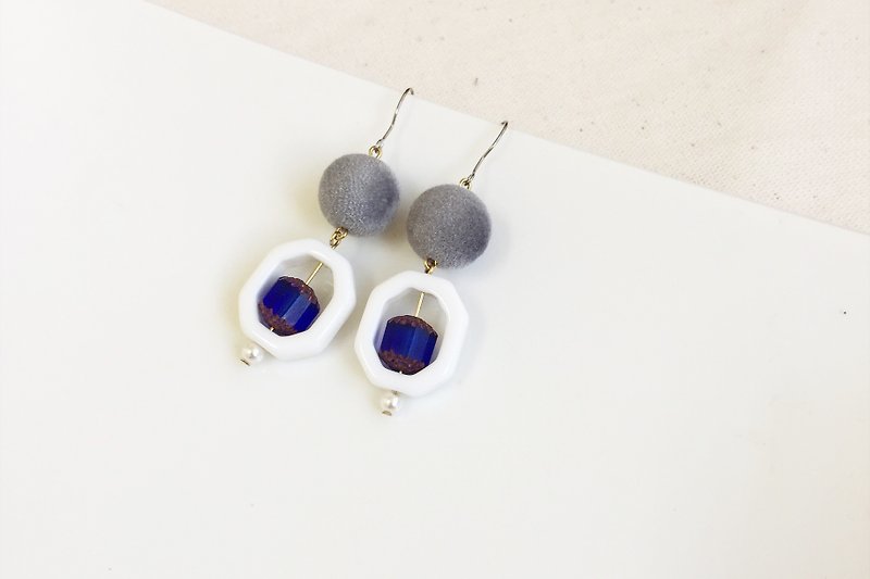 [40% off print out of print] My cool color antique resin glass wool ball earrings - Earrings & Clip-ons - Gemstone Gray