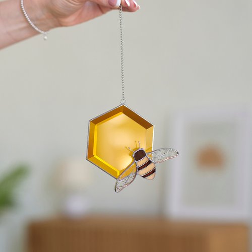 ステンドグラスのハニカムとミツバチのサンキャッチャー 窓飾り 庭の