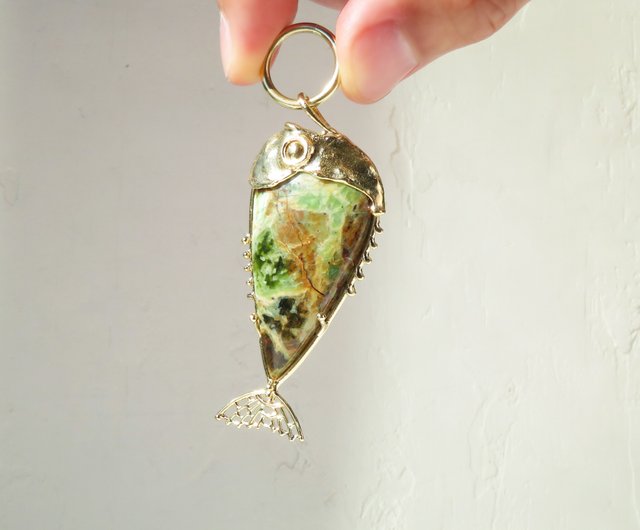 カルセドニー フィッシュ チャーム / Chrome Chalcedony Fish charms