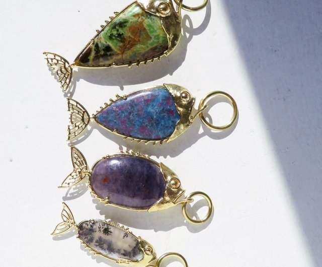 カルセドニー フィッシュ チャーム / Chrome Chalcedony Fish charms