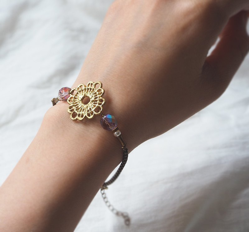 majime Elegant Lace Flower Piece Shell Pearl Bronze Bracelet Light Jewelry B37 - สร้อยข้อมือ - ทองแดงทองเหลือง สีทอง