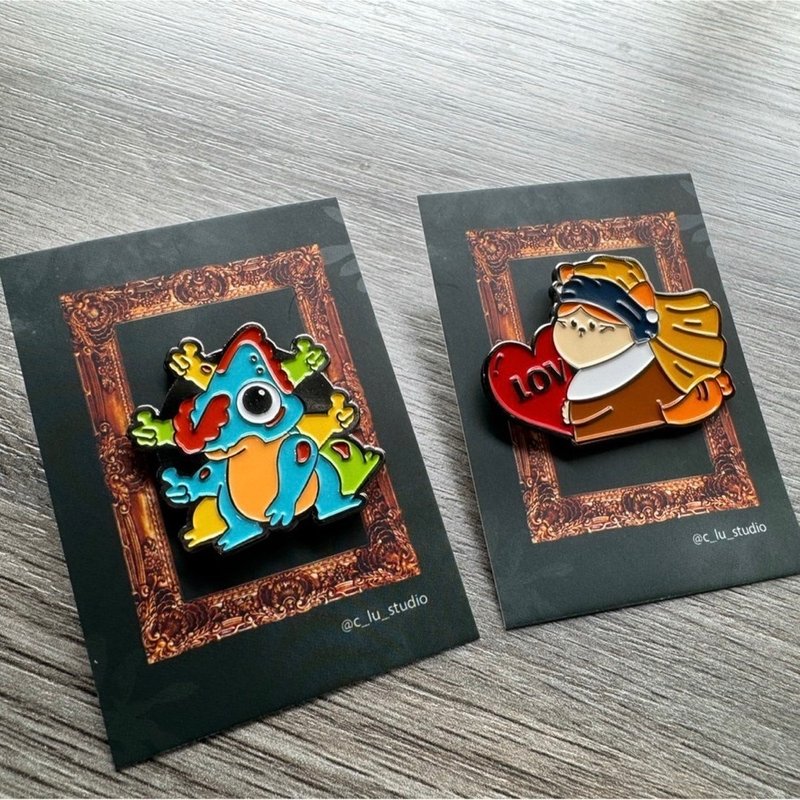 Dialogue with Famous Paintings Vitruvian Man/Girl with Pearl Earring Chameleon & Cat Iron Brooch Set - เข็มกลัด - โลหะ สีทอง