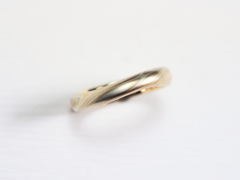 Wooden gold wedding ring (K gold) customized wood grain gold wedding ring - Xinghe (single price) - แหวนคู่ - เครื่องประดับ สีทอง