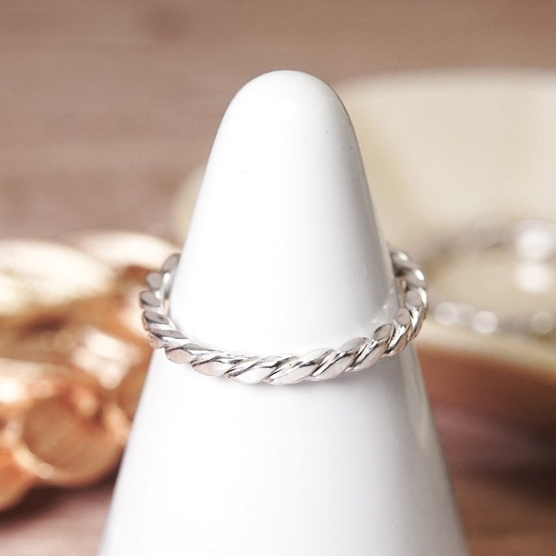 方晶格 細麻花戒 銀白 925純銀戒指 女生戒指 男生戒指 尾戒 - 戒指 - 銀 銀色