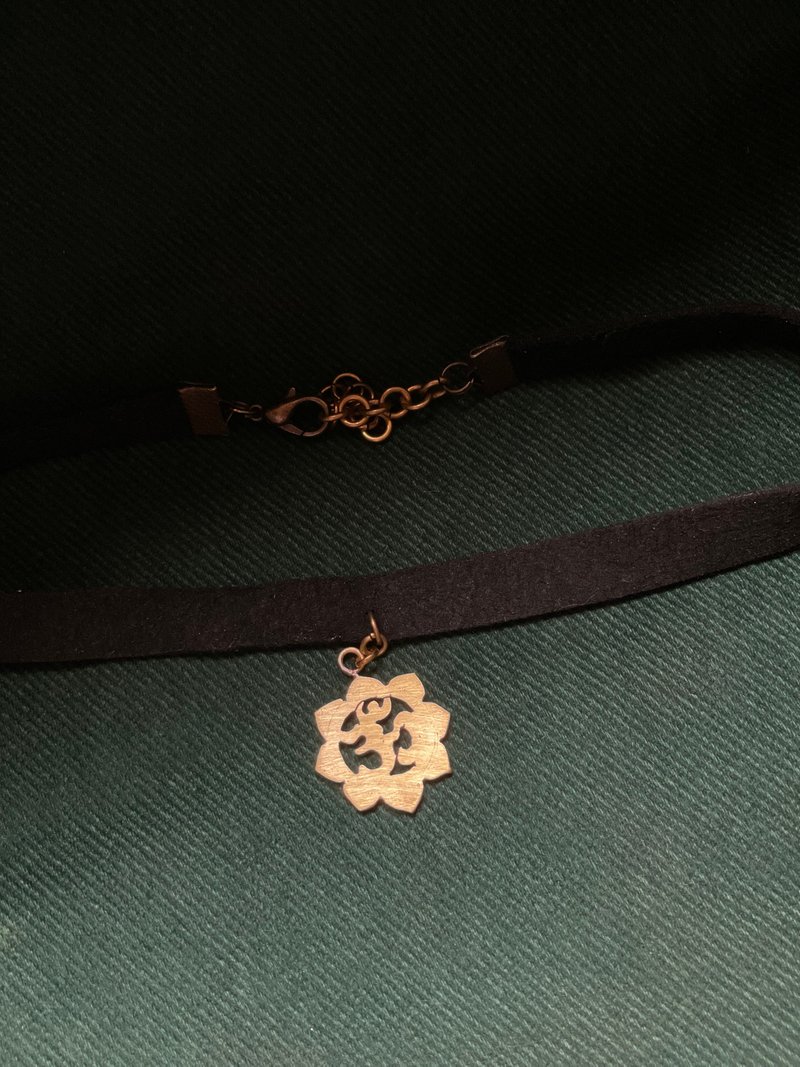 OM Cosmic Necklace - สร้อยคอ - ทองแดงทองเหลือง สีทอง