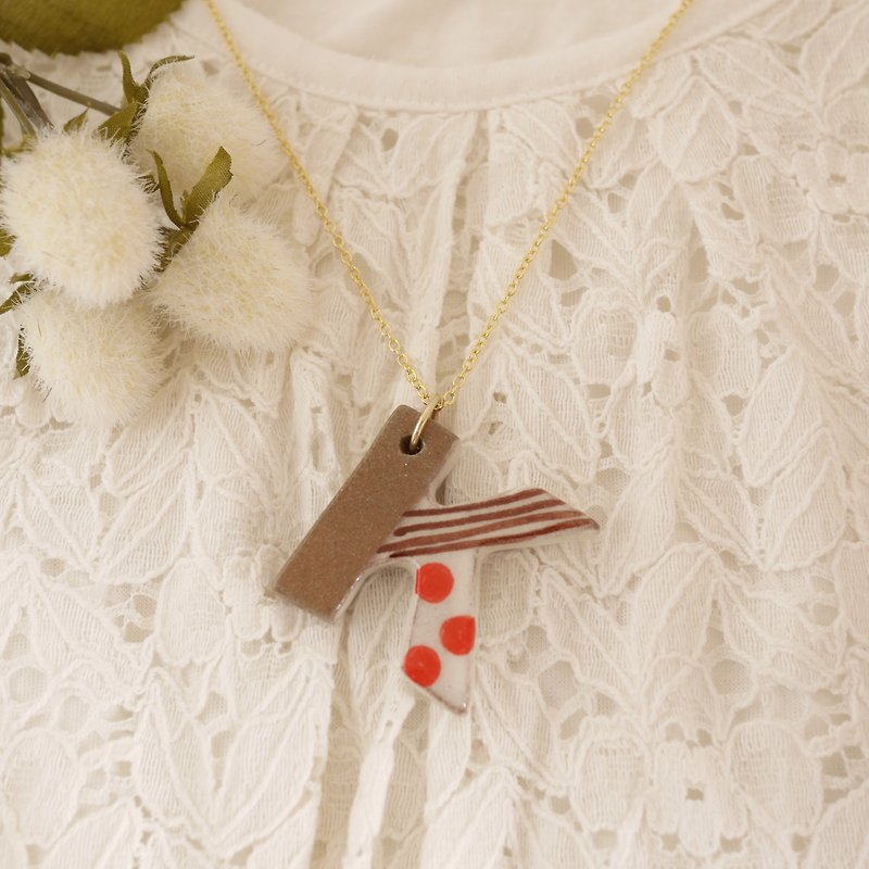 "K" necklace / initial "K" necklace - สร้อยคอ - ดินเผา ขาว