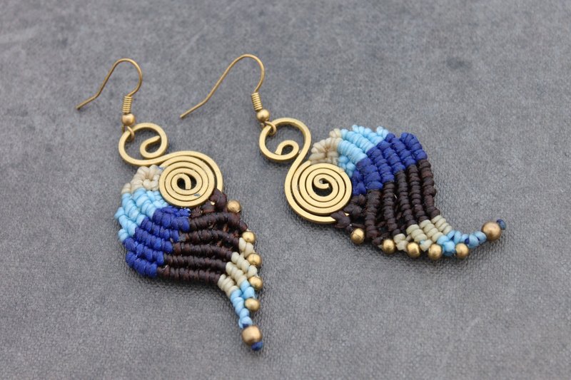 マクラメピアスビーズ織りウィングアングルブルースカイパステル - ピアス・イヤリング - コットン・麻 ブルー