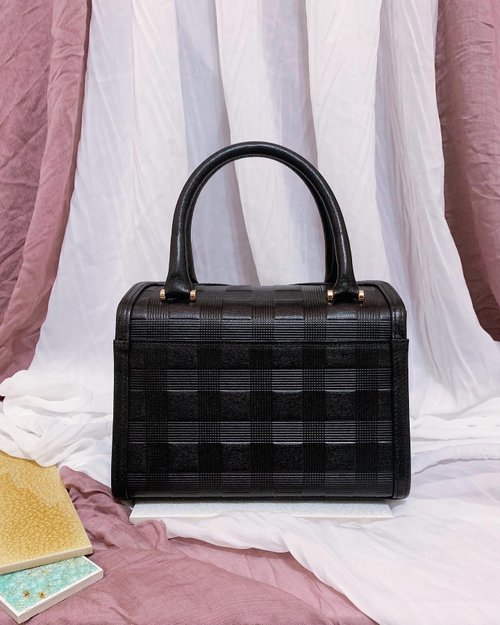 Old Bag Vintage] Cordia Paris Black Plaid Box Antique Bag丨Portable - Shop  Imogen Antique Handbags & Totes - Pinkoi