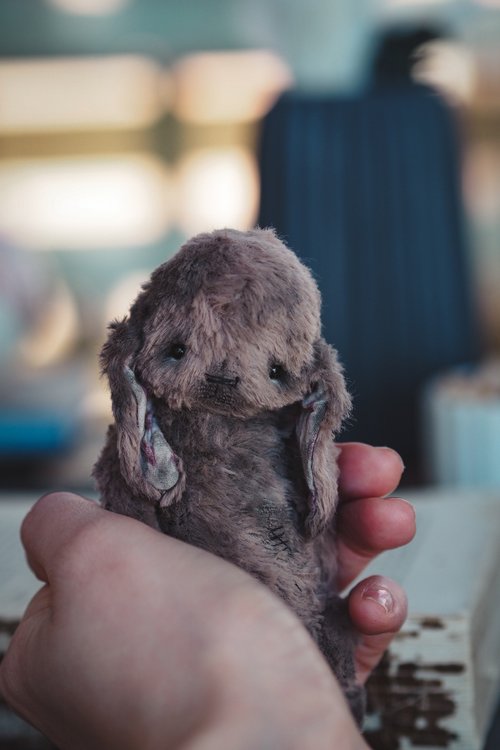 ヴィンテージスタイルのテディアーティストバニーぬいぐるみインテリア