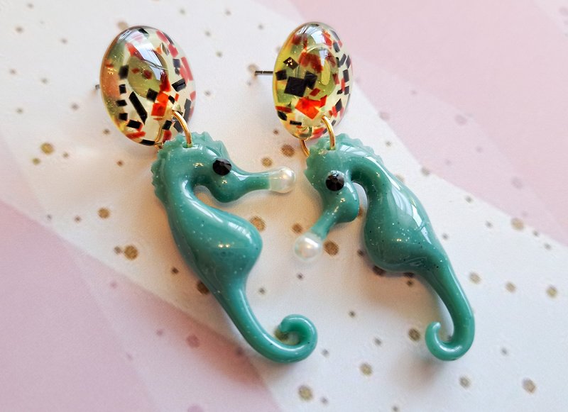 Bubbly seahorse earrings [Celadon Green] seahorse Clip-On - Earrings & Clip-ons - Resin Green